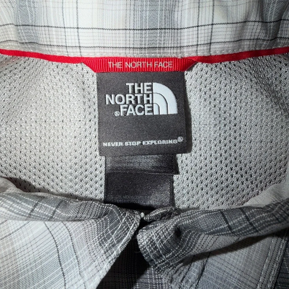 The North Face Mens Grey Plaid Short Sleeve Button Down Shirt Size Medium Hiking